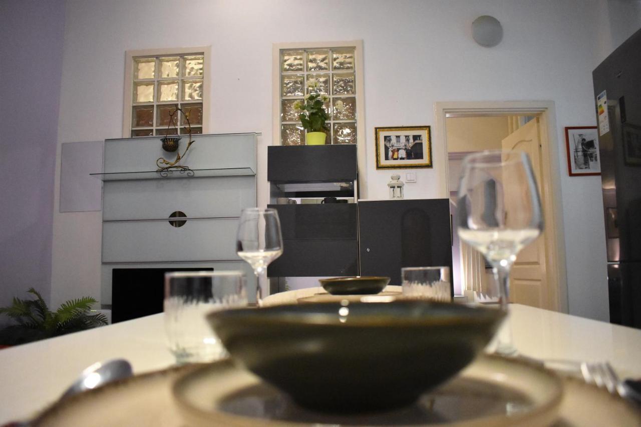 Yes, Yes! Lovely Apartment Good Amenities Budapest Center Экстерьер фото
