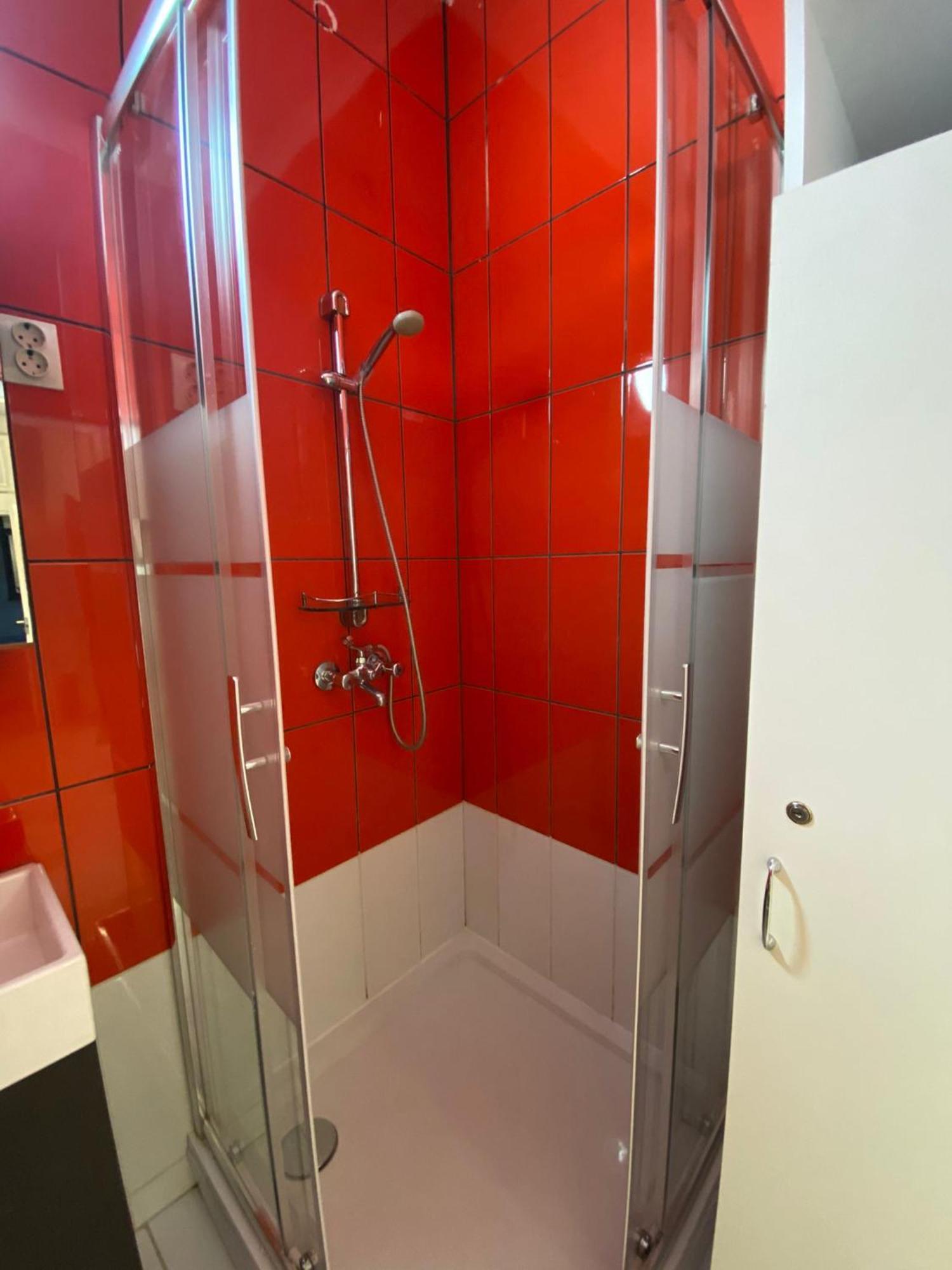 Yes, Yes! Lovely Apartment Good Amenities Budapest Center Экстерьер фото