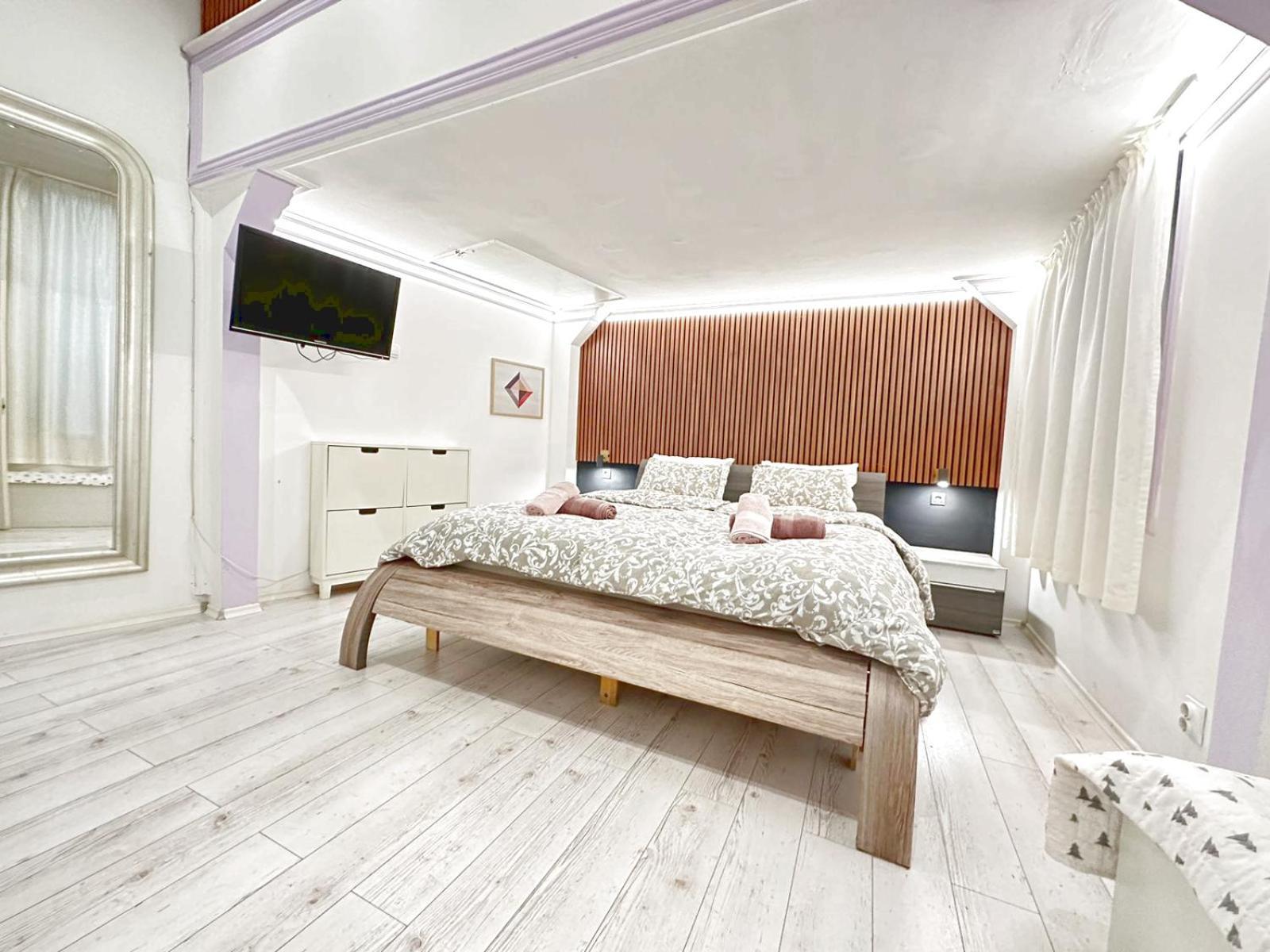 Yes, Yes! Lovely Apartment Good Amenities Budapest Center Экстерьер фото