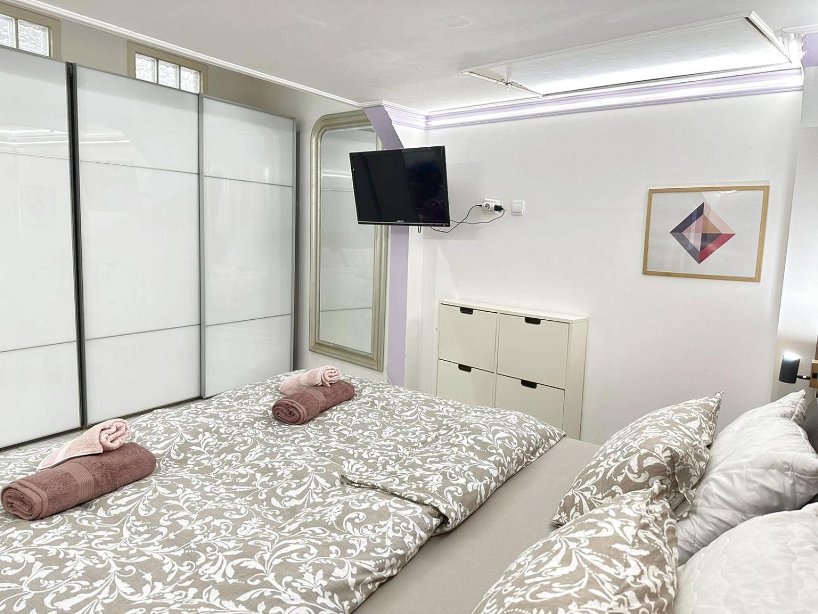 Yes, Yes! Lovely Apartment Good Amenities Budapest Center Экстерьер фото