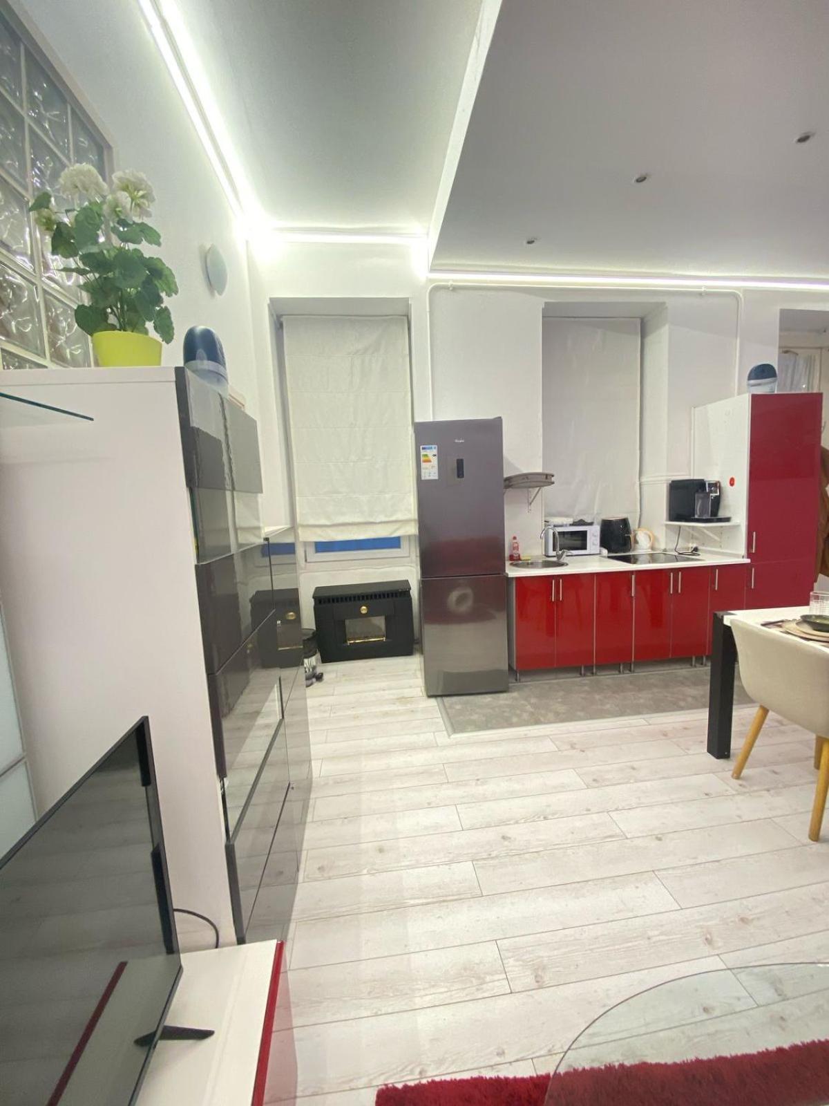Yes, Yes! Lovely Apartment Good Amenities Budapest Center Экстерьер фото