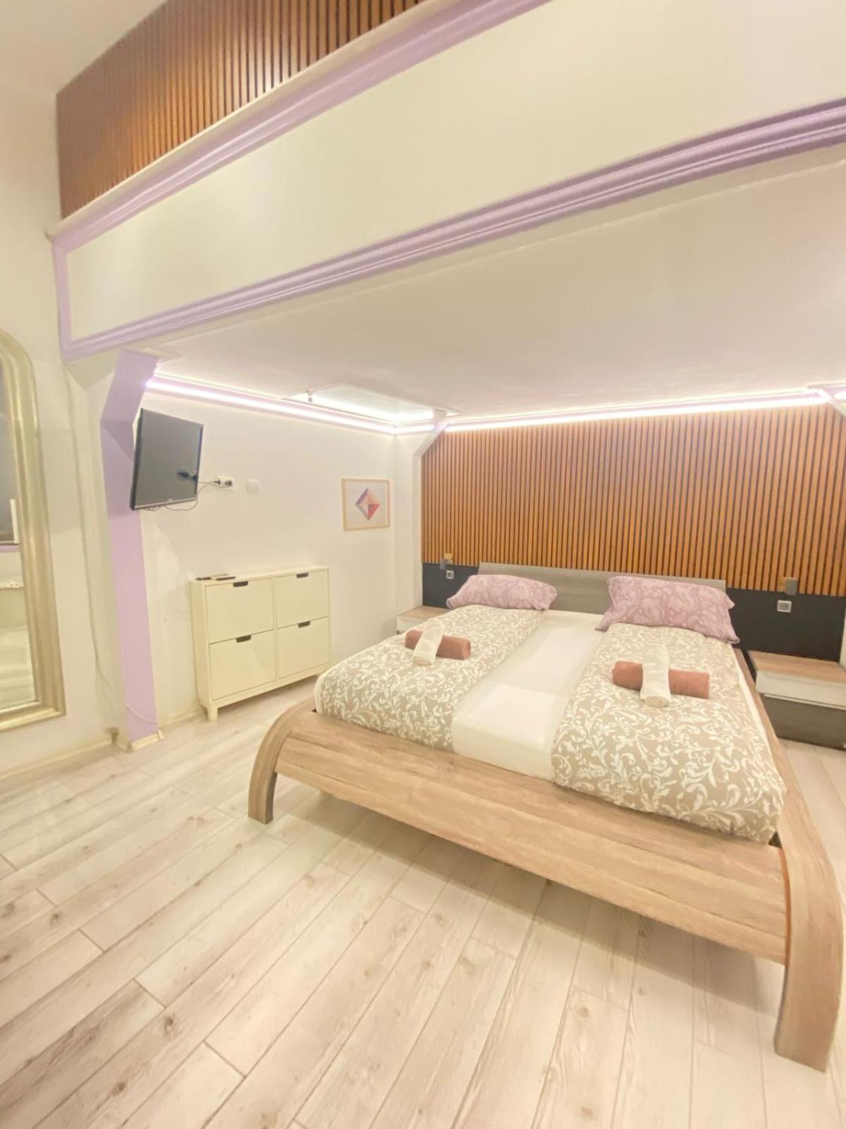Yes, Yes! Lovely Apartment Good Amenities Budapest Center Экстерьер фото